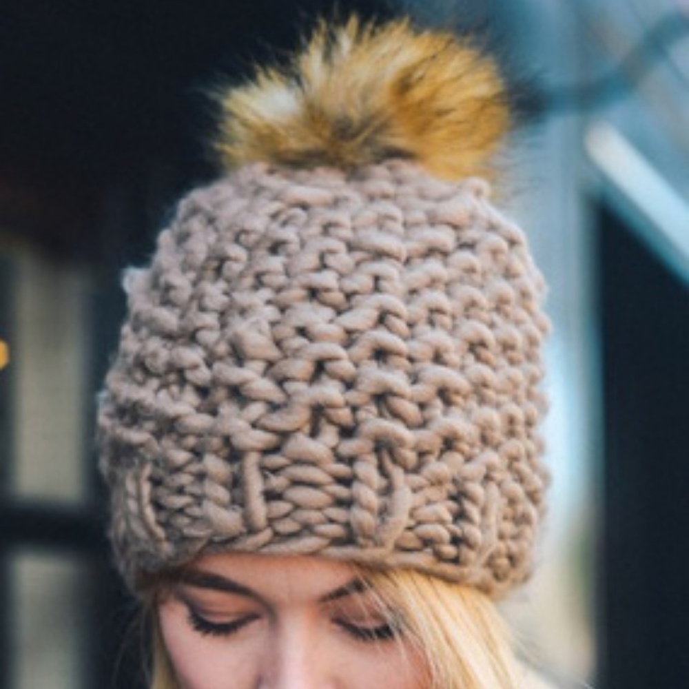 Pom Pom Beanie in Mocha